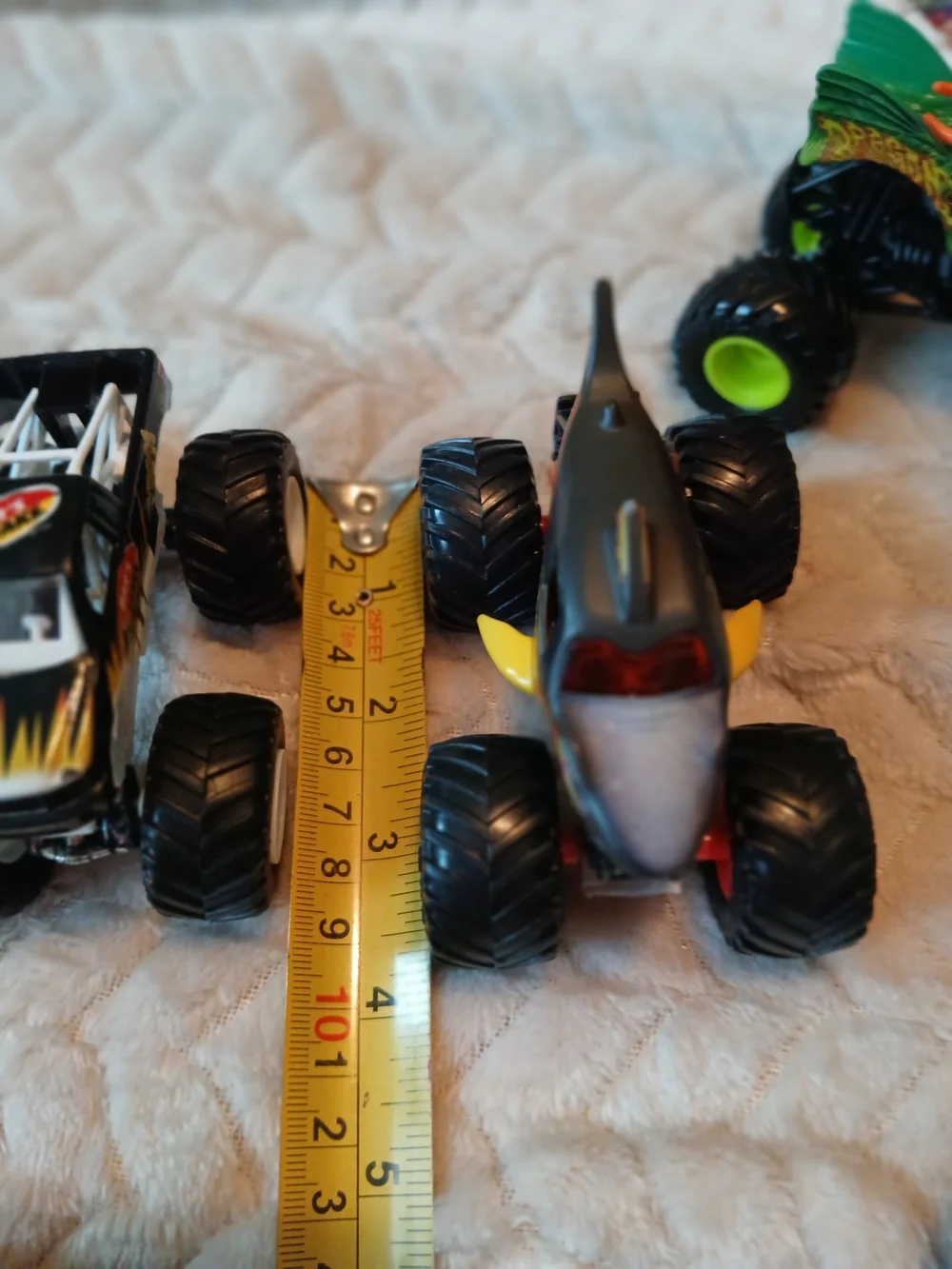 Hot Wheels Monster Jam 1:64 Lot Of 4, 1 Non